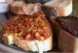 4 jun pietanza tipica dei contadini, questa prelibatezza nasce nel secolo scorso, ovviamente nelle campagne siciliane, e in. La Sagra Del Pane Condito A Castiglione Di Sicilia Date 2019