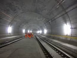 Der gotthardtunnel ist ganzjährig, in der regel jeweils von mittwochabend 23.00 uhr bis donnerstagfrüh. Der Gotthardtunnel