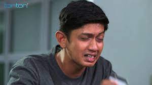 Shahir yang tidak teruja, bersetuju berkahwin dengan humairah walaupun dia mempunyai kekasih iaitu camelia. Highlight Episod 15 Semerah Cinta Humairah Youtube
