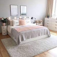 L'enfant joue de moins en moins. 1001 Idees Comment Decorer La Chambre Rose Et Blanc Chic Idee Chambre Chambre Deco Ado Chambre Ado Fille Moderne
