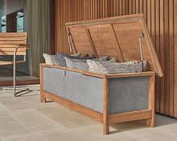 Massivholz truhenbank bern online bestellen und kostenlos liefern lassen beim rückversand tragen wir die kosten bestes material.massivholz truhenbank bern für den garten. Hochwertige Garten Und Wohnaccessoires Von Garpa Dega Galabau Das Magazin Fur Den Garten Und Landschaftsbau