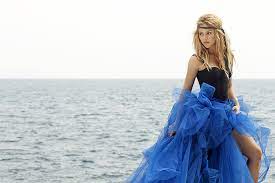 Слушать песни и музыку shakira онлайн. Shakira Blue Dress Hd Wallpapers Free Download Wallpaperbetter