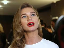 Даже уходовыми салонными процедурами, такими как пилинги, массажи или чистки. Asmus O Plastike Ekspress Gazeta