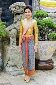 Thai Palace Releases Photos Of The King S Glamorous New Consort In 2020 Thai Dress Traditional Fashion Thai Traditional Dress
