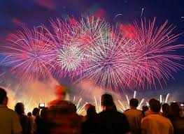 2016年國際 煙火 firework 節 俄羅斯russia 莫斯科moscow 本屆煙火節 以 電影 為參賽主題 規定表演團隊需使用樂曲或電影背景音樂配合煙火表演 今年共有來自中國 俄羅斯 法國 葡萄牙等8個國家的煙火表演團隊參加比賽 燃放煙火