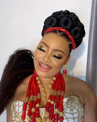 Achalugo Nwa😍 Anyanwu ututu 😍 Asa King Billy💕 @o.okenwa God bless your  marriage Sis 🙏🏻 #ou4eva2020 was lit 🔥 All the vendors Killed it 😍, .,  ., ., Bride: @o.okenwa , Makeup: @mz_weezzy , Event ...