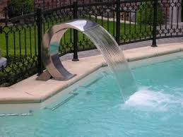 Scwalldusche Pool Mit Einer Schwalldusche Den Pool Gestalten Waterfall Shower Pool Shower