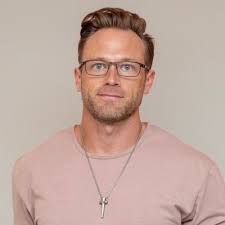 Adam Busby (@AdamBuzz)