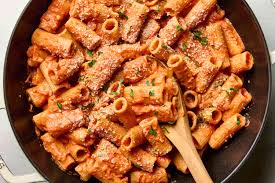 Creamy Tomato Rigatoni Pasta Recipe (Ready in 30 Minutes!) | The ...