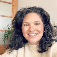 Lorraine Sharp's Instagram, Twitter & Facebook