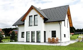 Satteldachhäuser modern interpretiert ohne dachüberstand mit gauben in skulpturaler architektur. Das 152 M Malli Haus Mit Satteldach Und Panoramaverglasung Haus Haus Aussendesign Haus Grundriss