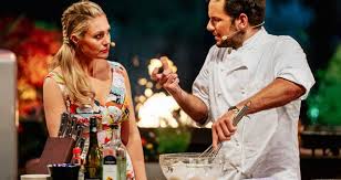 Er führt erfolgreich mehrere restaurants, war und ist moderator und hauptfigur diverser fernsehsendungen (grill den henssler. Steffen Henssler Ok Magazin