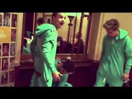 Mar 21, 2021 · one minute test. Video One Direction In One Piece Pajamas Band Boys Goof Around In Onesies Hollywood Life