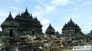 1 kilometre (2⁄3 mile) to the northeast of the renowned hindu prambanan temple. Candi Plaosan Interpretasi Cinta Dari Sang Raja Wisnutri Com