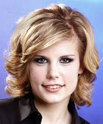 They have adorable face angles, and sometimes those same cute angles can be a hurdle in the way if they are willing to look elegant. Layered Hairstyles For Square Face Shapes