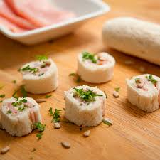 Cómo hacer los flamenquines de jamón y queso. Mini Rollitos De Pan De Molde Y Jamon Cocido Recetas La Masia
