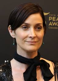 At age 20, after studying at the american academy of dramatic arts, she moved to europe to pursue a career in modeling. Carrie Anne Moss Wikipedia