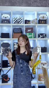 Túi Đeo Chéo: Phong Cách Đỉnh Cao Cho Anh Em