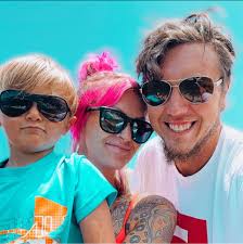 Putter less than a year old; excellent condition. No dings, scratches. 1.0  Pistol Grip very slightly worn. Retails $350