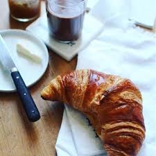Good Morning Oui Je Mets Du Beurre Dans Mes Croissants Et Un Peu De Confiture Aussi Qui Me Suis Bon Mercredi A Tous Ins Food Breakfast Toast