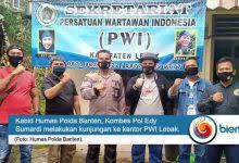 Klampok adalah sebuah desa di kecamatan wanasari, kabupaten brebes, jawa tengah, desa klampok sebelum bernama seperti sekarang ini, dulu bernama bandarsari yang merupakan sebuah pemukiman penduduk yang dilewati sebuah sungai yang diapit antara jalan raya dan jalan kereta api. Akan Diberi Thr 50 Ribu Ratusan Buruh Pabrik Aksesoris Sepatu Di Brebes Mogok Kerja Biem Co