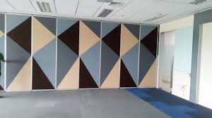 Smart partisi dapat diaplikasikan pada ruangan yang tidak terlalu besar dengan ketinggian plafon 2,3m partisi peredam suara untuk kantor, workshop serta pabrik atau penyekat ruangan besar bisa buka tutup, penyekat ruangan kedap. Fungsi Partisi Geser Dalam Interior Ruangan Pintu Partisi Lipat Geser Sliding Cv Pireki Asia