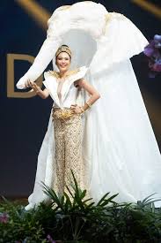 Mẫu trang phục truyền thống của thái này có thiết kế phần cổ hơi cao, áo dài tay, có nút cài phía trước hoặc sau cổ. Trang Phá»¥c Truyá»n Thá»'ng Thai Lan Du Pha Cach Ä'áº¿n Ä'au Váº«n Ä'áº¹p Va Ä'áº­m Cháº¥t Thai Bao Phá»¥ Ná»¯