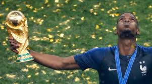 Le nouveau maillot 2 étoile france 2018 est très difficile à trouver. Maillot 2 Etoiles De L Equipe De France Jackpot Pour Nike Des Miettes Pour Les Ouvriers Capital Fr