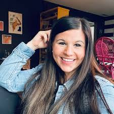 Rebecca Holleman's Instagram, Twitter & Facebook