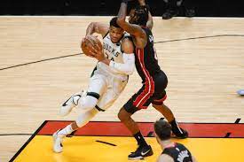 Giannis antetokounmpo with 15 assists vs. 0hw3gfhgfplasm