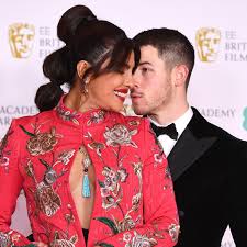 Jetzt zeigen sie ihre liebe! Nick Jonas Nach Trennungsgeruchten Macht Er Seiner Priyanka Eine Liebeserklarung Gala De
