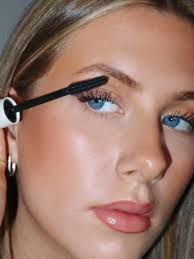 Leah Isadora Behn Mascara