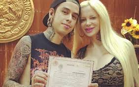 Todo sobre farándula, chismes, espectáculos, famosos, celebridades, moda, entrevistas, escándalos, artistas, cine, música, arte, cotilleo Sabrina Sabrok Acusa A Su Esposo De Violencia Domestica Labotana Com