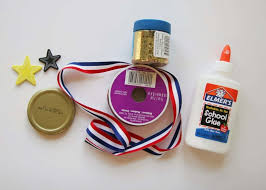 Get the kids in the olympic spirit with this simple and rewarding craft: Easy Olympic Medal Craft For Kids Homemade Ginger