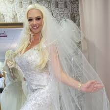 Hat sie absolut keinen grünen daumen. Ludwigshafen Bonn Daniela Katzenberger Hochzeit Live Im Fernsehen Ubertragen Tickets Fur Fans Ludwigshafen