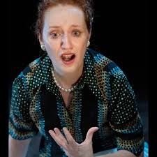 “Anna Cappelli interpretata da Valentina Picello, diretta dal regista  argentino Claudio Tolcachir, riesce a farci vedere tutti i personaggi con i  quali lei parla. Sono lì, anche se non ci sono. ...