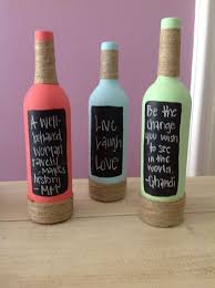 Acá te enseñaremos como decorar botellas de vidrio para que puedas reciclarlas en algo maravilloso. Ideas Para Decorar Con Botellas De Vidrio Decoracion De Interiores Y Exteriores Estiloydeco Botellas De Vidrio Decoradas Botellas De Vidrio Botellas De Vino Decoradas