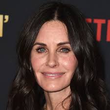 You might know courteney from tv shows and movies such as friends as monica geller. Courteney Cox Just Debuted Shaggy Bangs For Fall See The Photos Allure