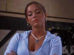 Megan fox is approximately 5 feet 4 inches tall and weighs around 55 kg.she got a slim build, blue eyes, and dark brown hair. Bethany On Twitter Megan Fox In Confessions Of A Teenage Drama Queen 2004