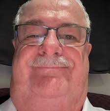 IONIC TECHNOLOGY: Gives you the power to create a salon-styled finish. Less  frizz, for shiny, healthy-looking hair. CERAMIC COATING: Helps reduce  damage over-styling with even heat distribution making styling fast and  easy.