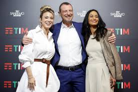 L'indiscrezione, lanciata da dagospia, sulla possibile presenza sul palco dell'ariston della giornalista palestinese naturalizzata italiana aveva scatenato una bufera prima. Sanremo 2020 Prima Puntata Diletta Leotta E Rula Jebreal Al Timone Donnapop