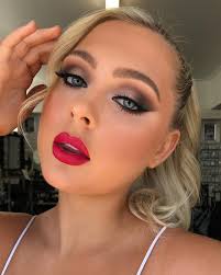 STUNNING! @jade.steele birthday glam this weekend🙌🏽 we went full wing  shadow glam with a popping red lip 💋 such a statement 😍 hair by the  amazingly talented @isabellajanehairmakeup to make an appointment,
