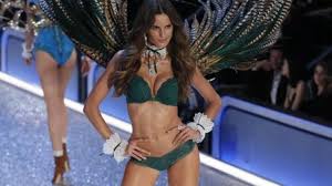 Kevin trapp interview in portuguese. Izabel Goulart Echt Auf Trapp Hier Reitet Das Model Seinen Hengst News De