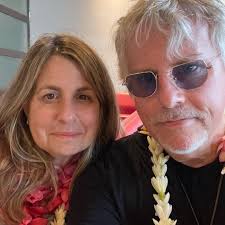 What stingray and shark tour will pick me up from St Regis?