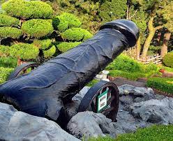 Biggest dick sculpture