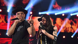 'walk this way' had a familiar rock sensibility to it, but at the same time, with very little change they were familiar with the irrepressible beat on walk this way, but they initially didn't know how they. Grammys 2020 Aerosmith Spielen Walk This Way Mit Run D M C