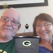 Are there any bars in the area that play country music and have a small  dance floor? Missing what I once had in Iowa in my early 20s 😂