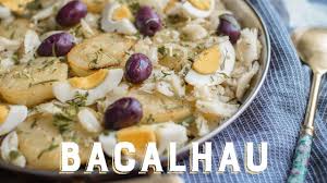 Este é o bacalhau que faço no jantar da consoada, porque os meus filhos nunca gostaram da apresentação tradicional do bacalhau em posta. Bacalhau Com Batatas Ao Forno A Gomes De Sa Receita Youtube