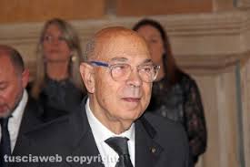 Ufficiali, cavalieri, commendatori e vittime del terrorismo, il prefetto  consegna 52 attestati