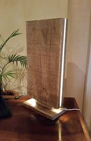 Lampe De Table En Bois Fait Pour Commander Recupere Magut Respectueux De L Environnement Piece De Mobilier Wood Lamps Wooden Light Table Lamp Wood
